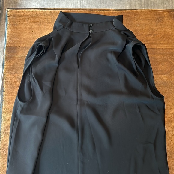 Never worn black sleeveless babaton aritzia business casual top - Picture 2 of 4